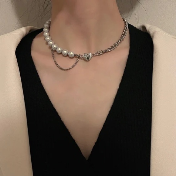 Luminous Pearl Heart Choker - Picture 3 of 5